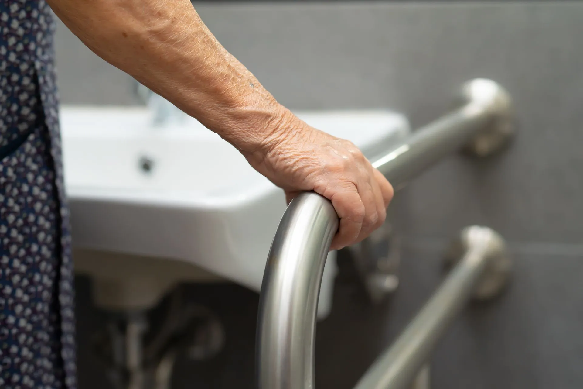 handicap grab bar installation